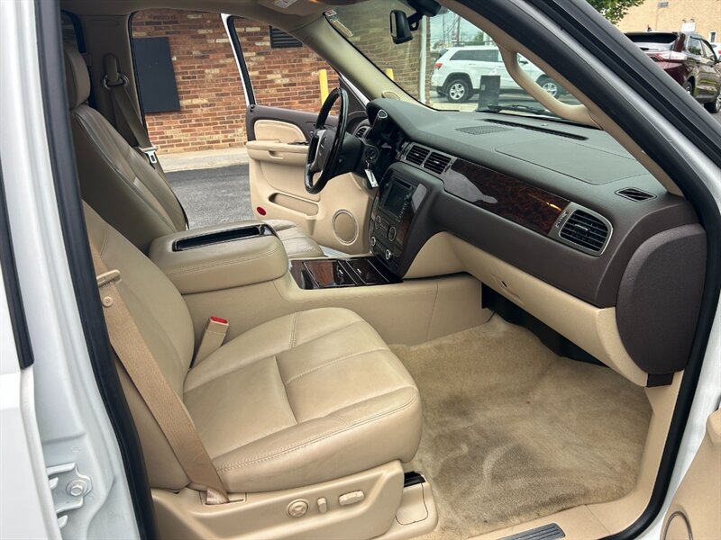 Used 2007 GMC Yukon XL Denali AWD/4WD image 15