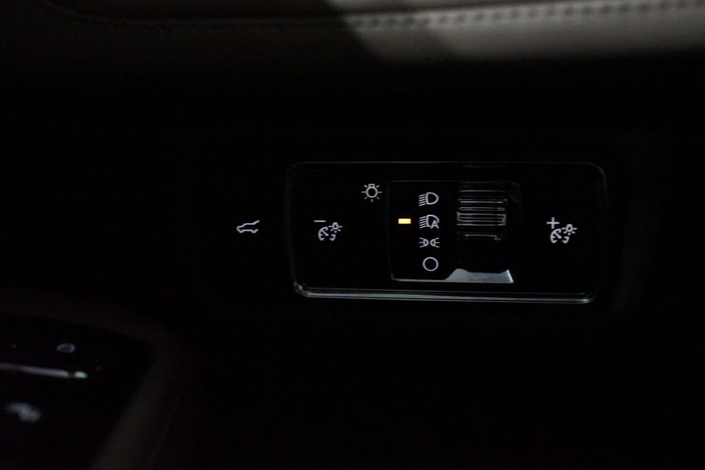 Used 2023 Lincoln Aviator 2WD w/ Premium Package image 23