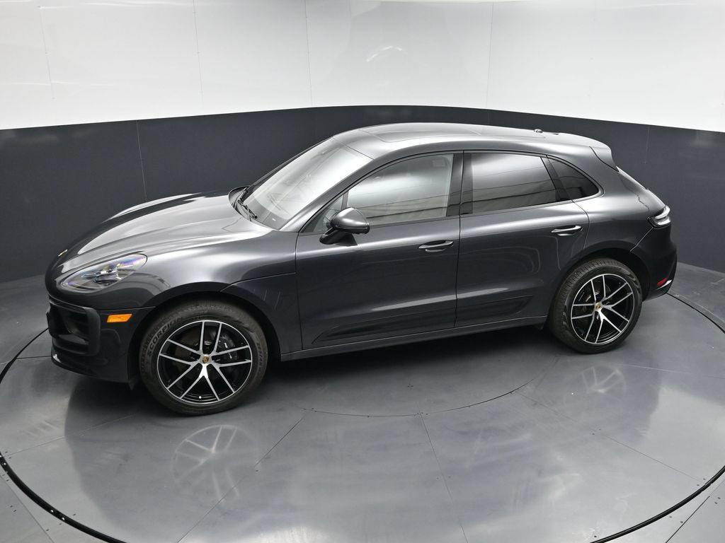 Certified 2025 Porsche Macan AWD/4WD image 17