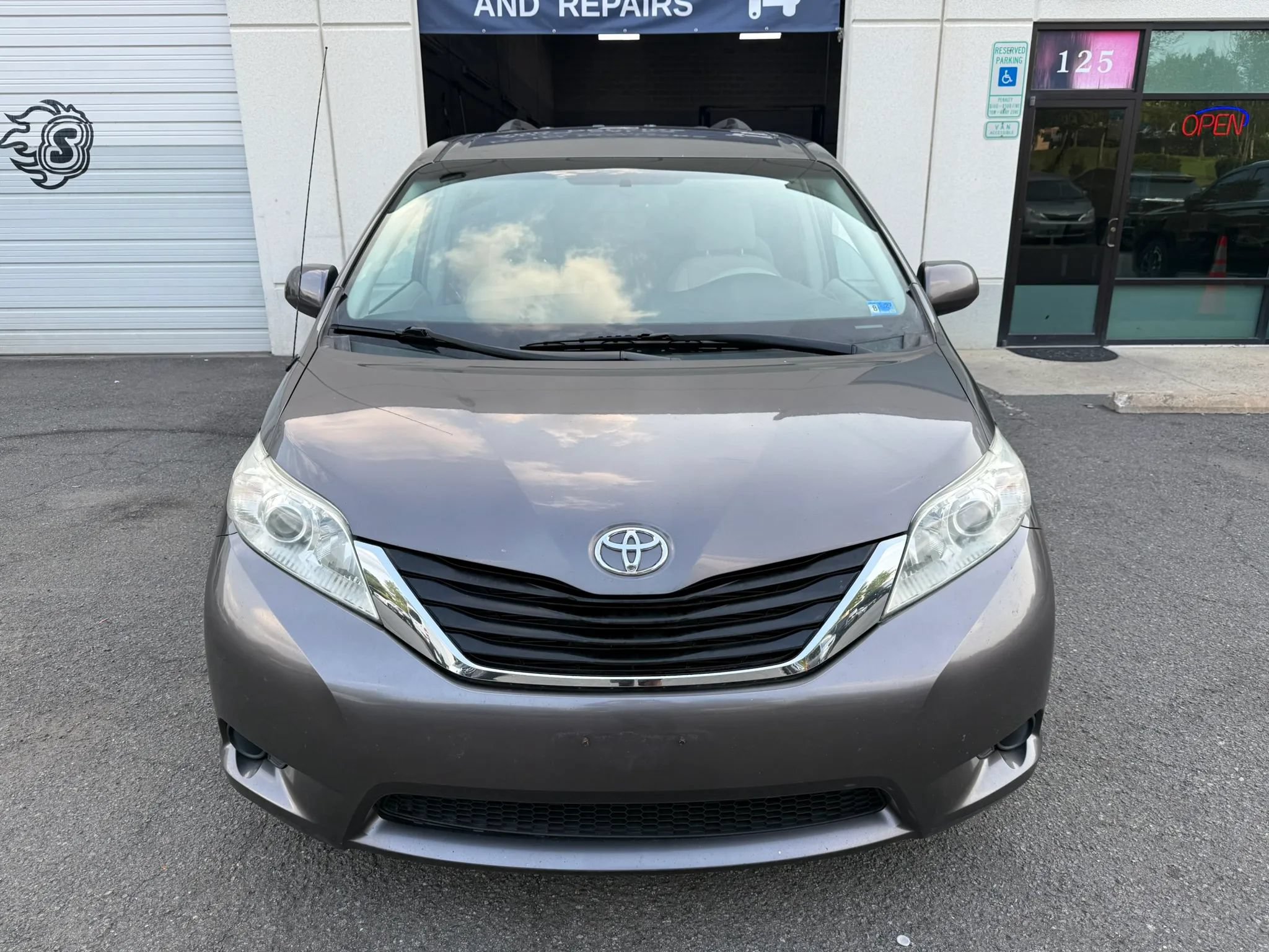 Used 2012 Toyota Sienna LE FWD image 7