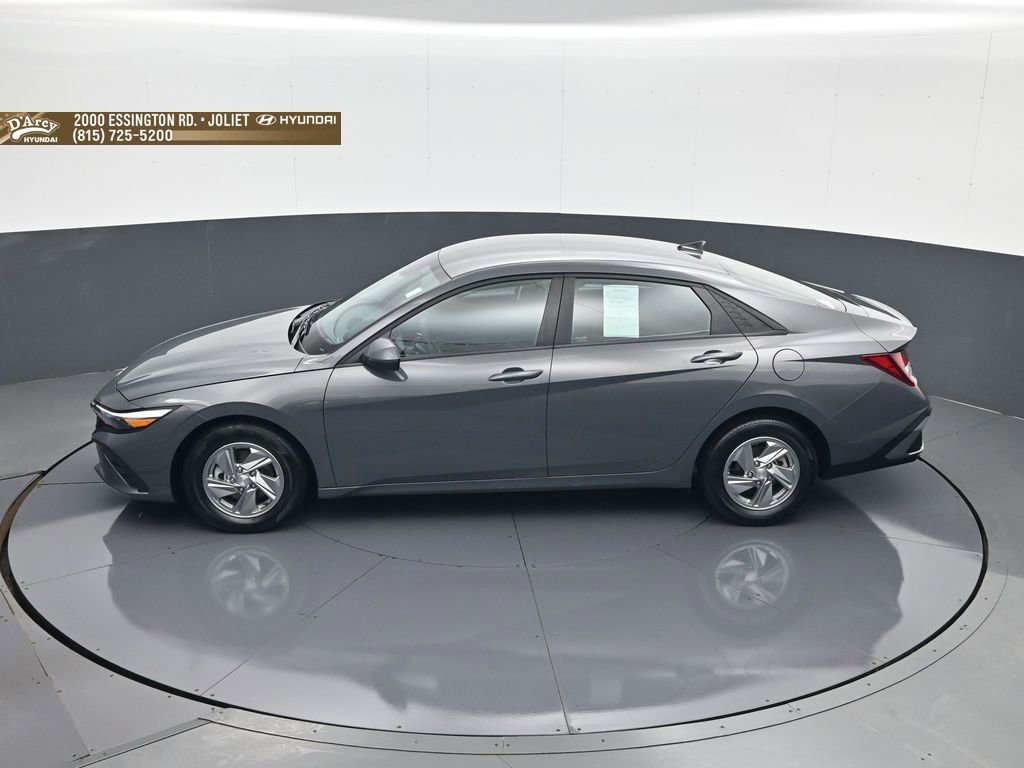 Certified 2024 Hyundai Elantra SE FWD image 20