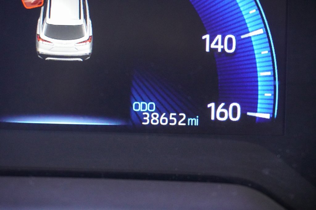 Certified 2022 Toyota Corolla Cross XLE image 8