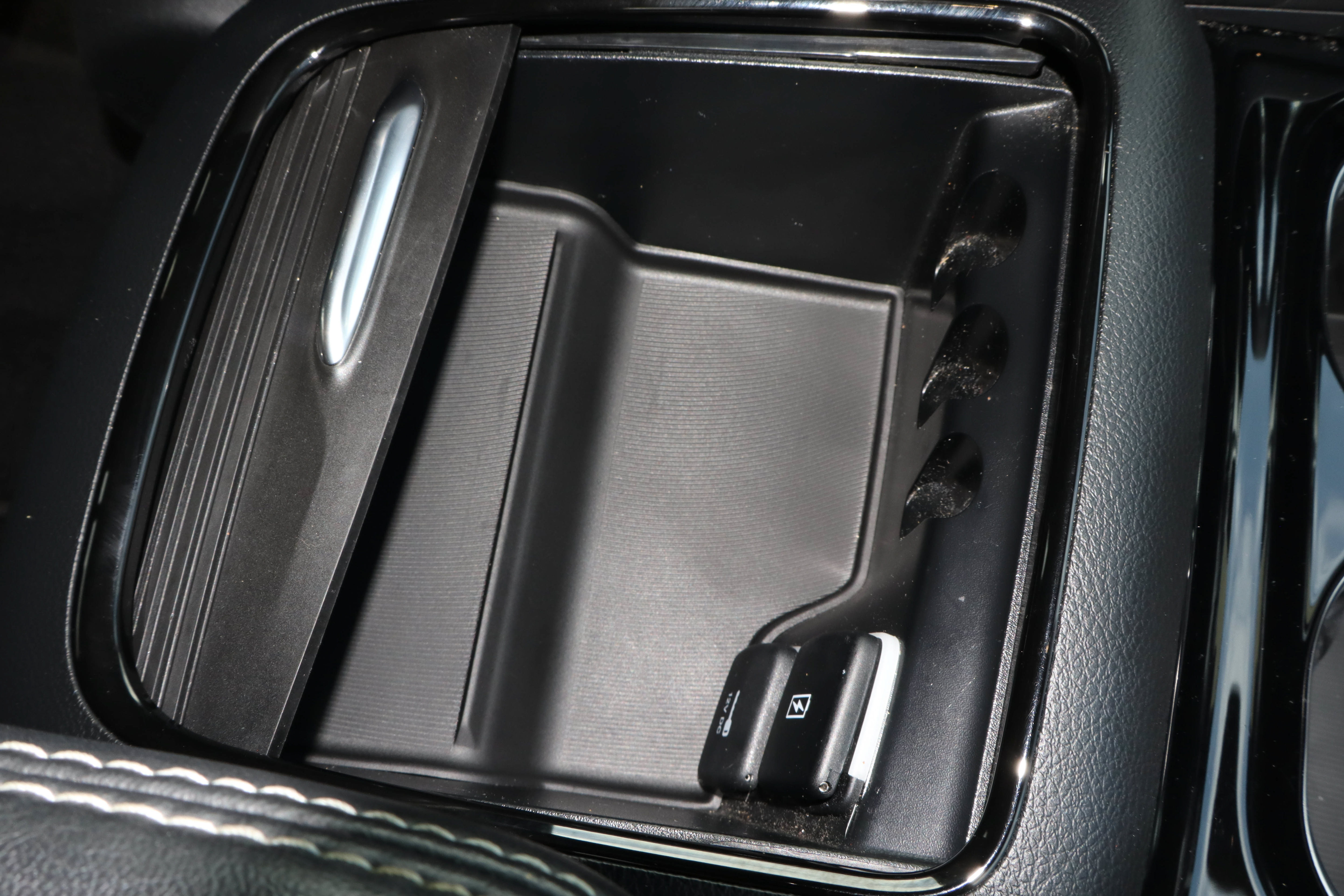 Used 2025 Chrysler Pacifica Limited FWD image 30