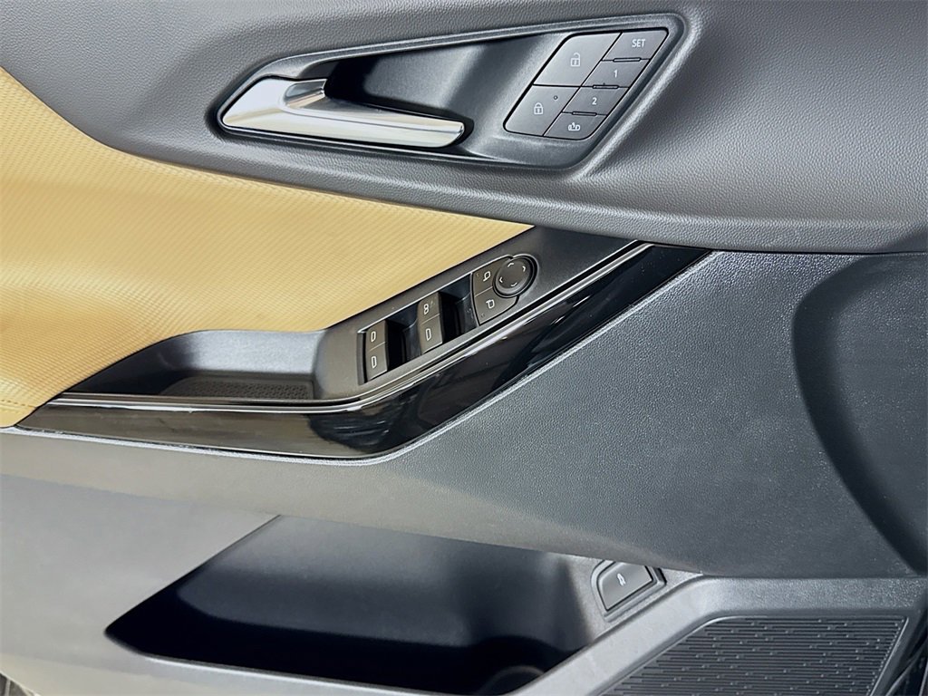 New 2026 Chevrolet Equinox ACTIV w/ Convenience Package III image 16