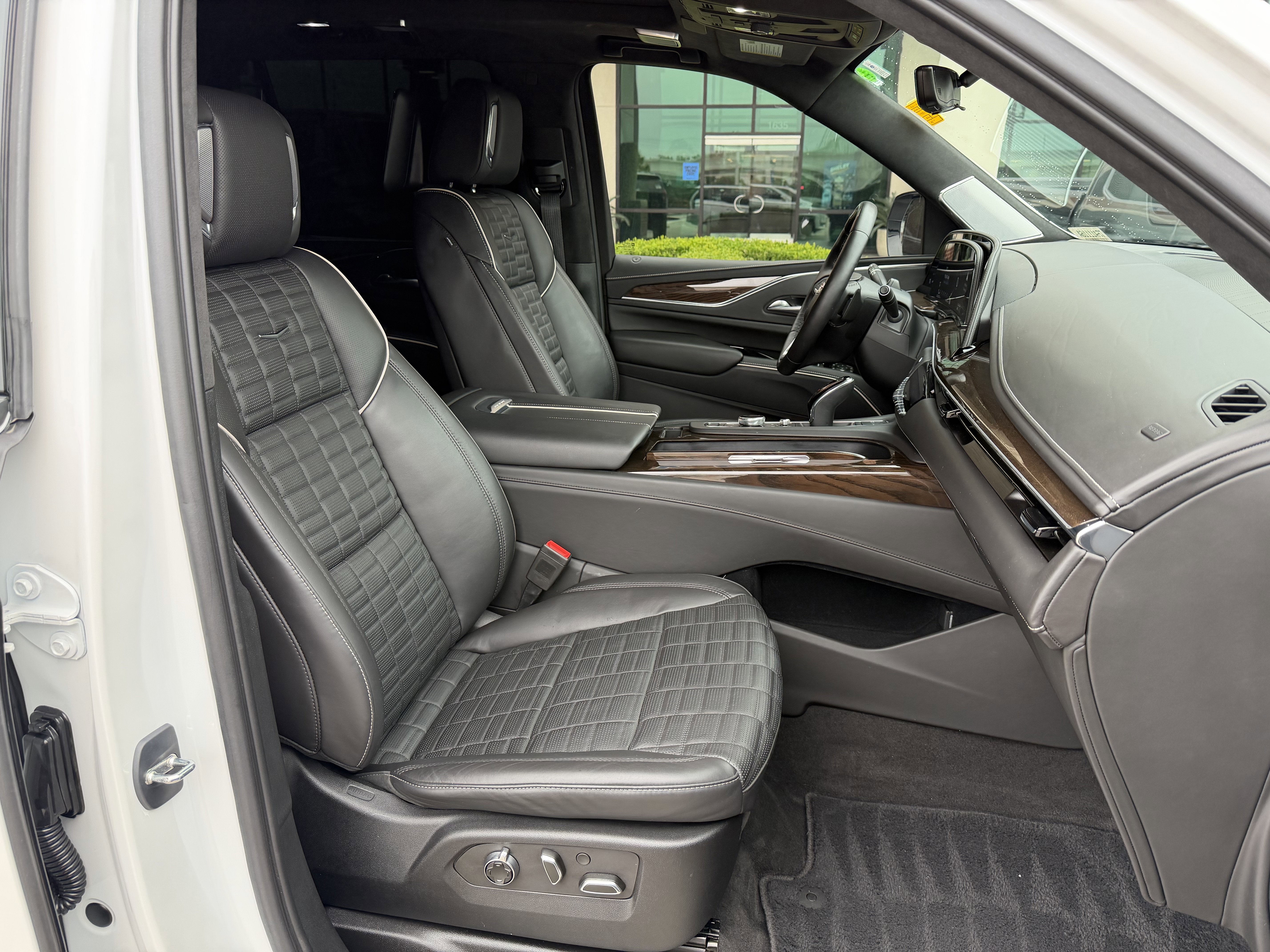 Used 2023 Cadillac Escalade Sport Platinum AWD/4WD image 33