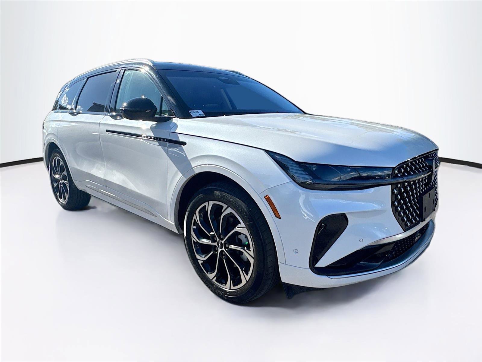 Used 2024 Lincoln Nautilus Reserve image 2