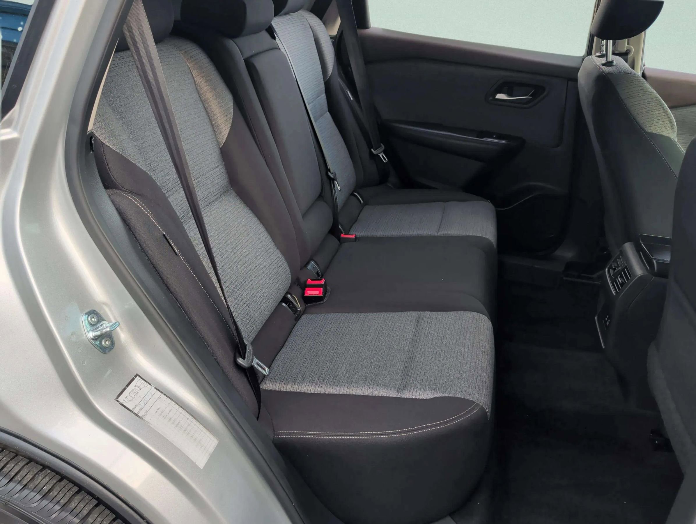 Used 2023 Nissan Rogue SV image 19