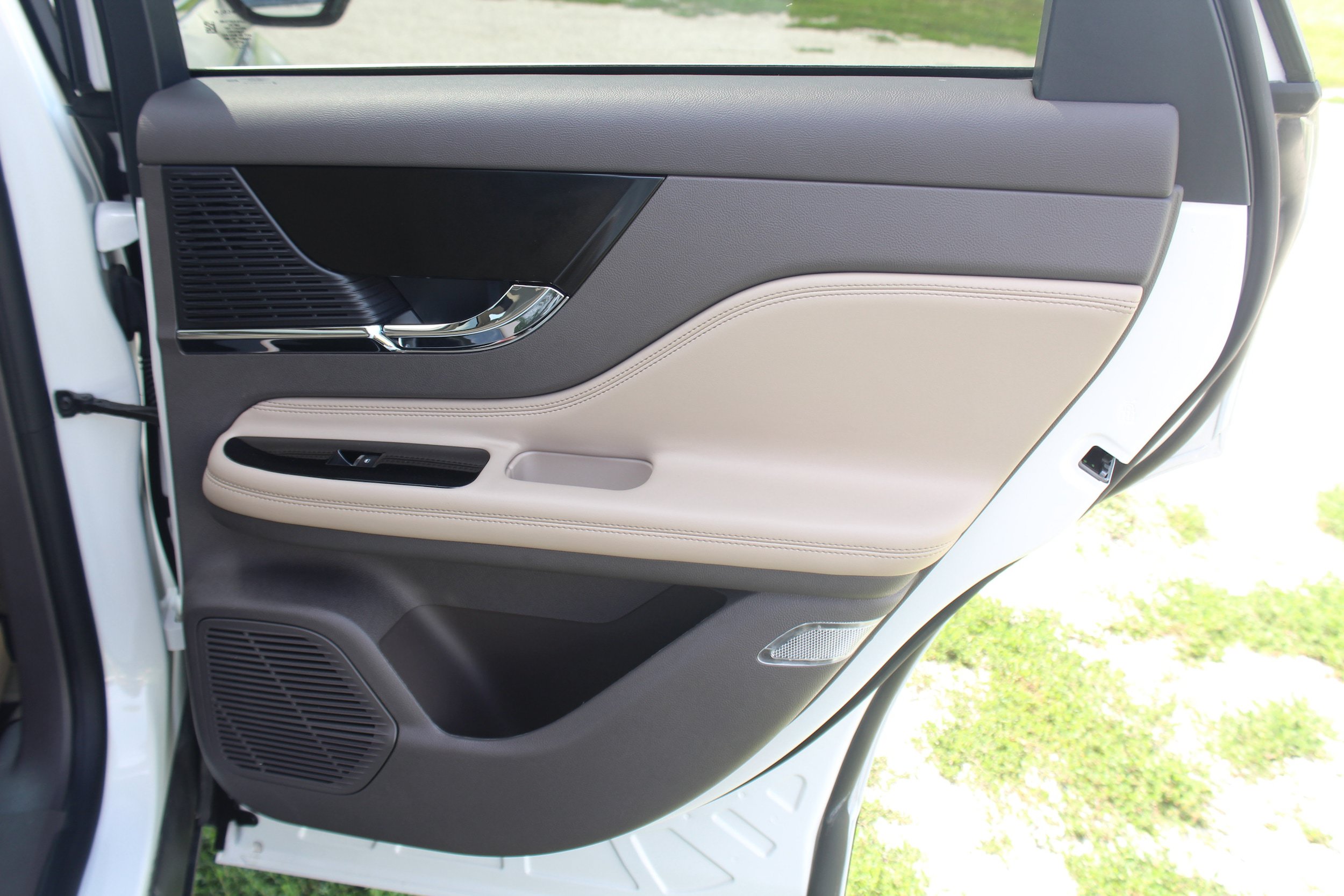 Used 2022 Lincoln Corsair AWD w/ Premium Package image 22
