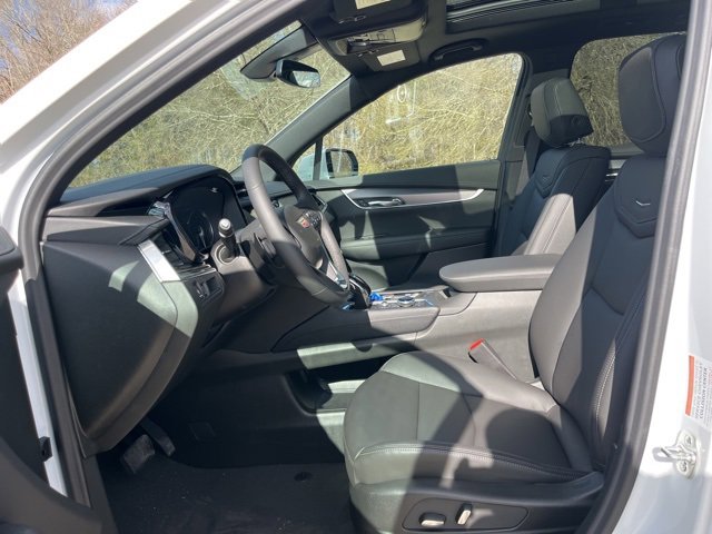 New 2025 Cadillac XT6 Luxury image 17