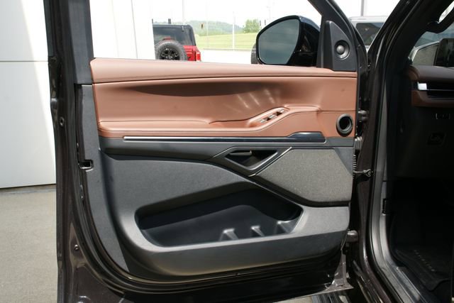 Used 2025 Lincoln Navigator Reserve AWD/4WD image 13