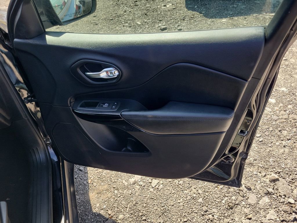 Used 2020 Jeep Cherokee Latitude Plus FWD image 36