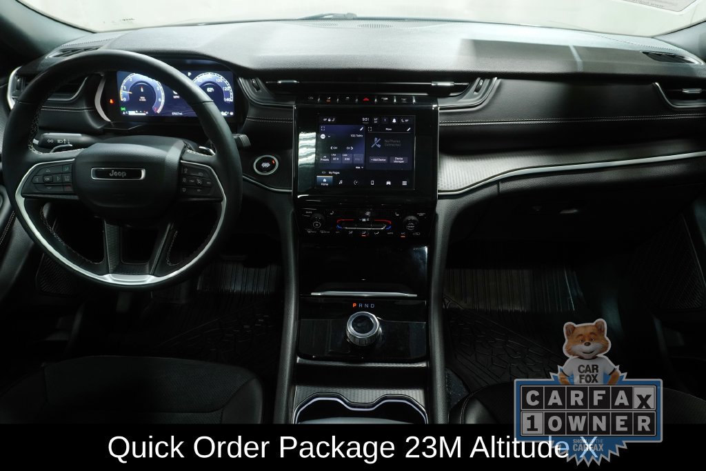 Used 2025 Jeep Grand Cherokee Altitude AWD/4WD image 3