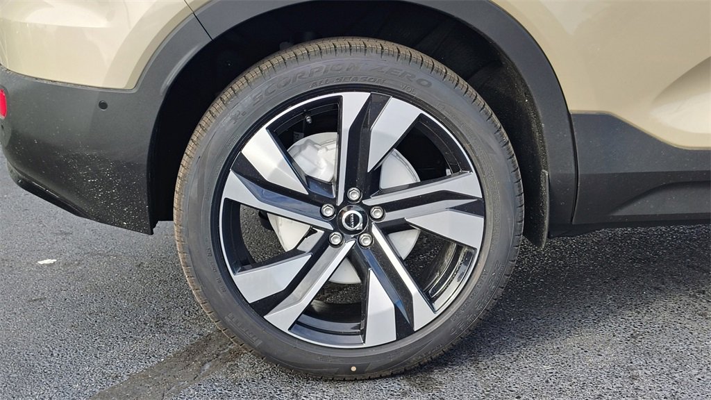 New 2026 Volvo XC40 B5 Ultra w/ Climate Package image 31