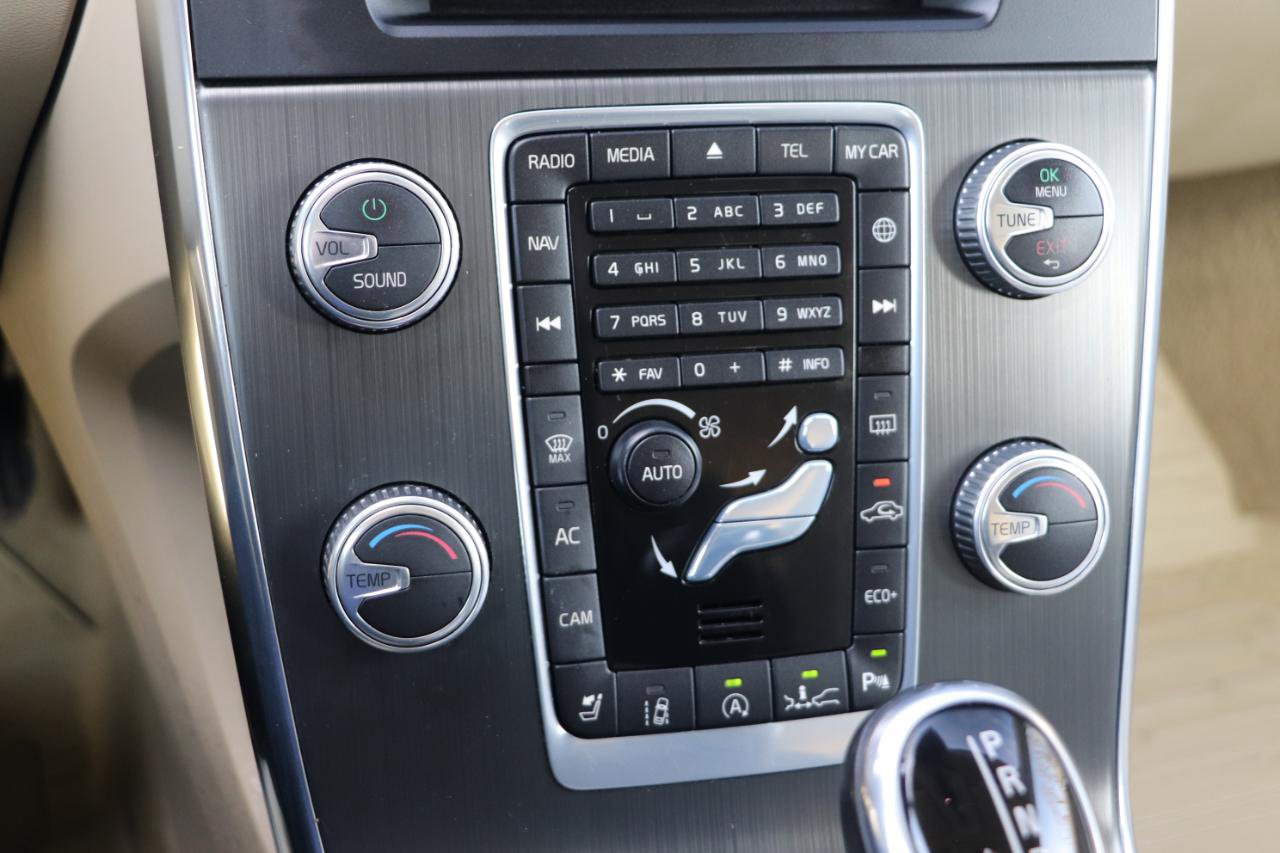 Used 2015 Volvo V60 T5 Platinum image 13