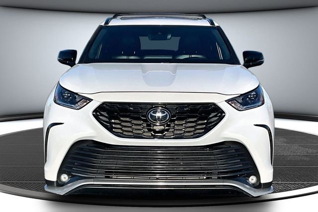 Used 2022 Toyota Highlander XSE image 2