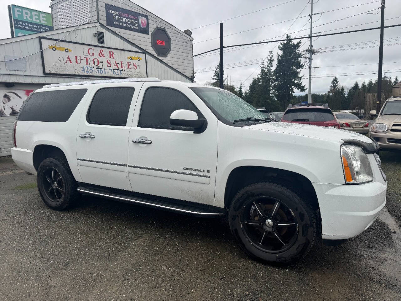 Used 2009 GMC Yukon XL Denali AWD/4WD image 1