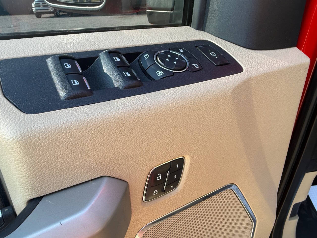 Used 2019 Ford F250 Lariat w/ Lariat Ultimate Package AWD/4WD image 27