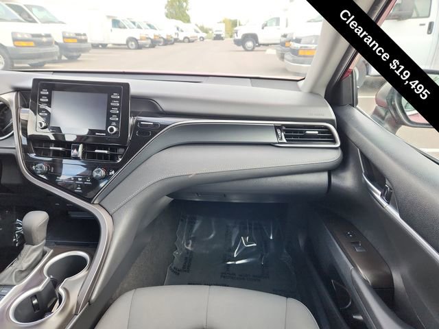Used 2022 Toyota Camry LE image 21