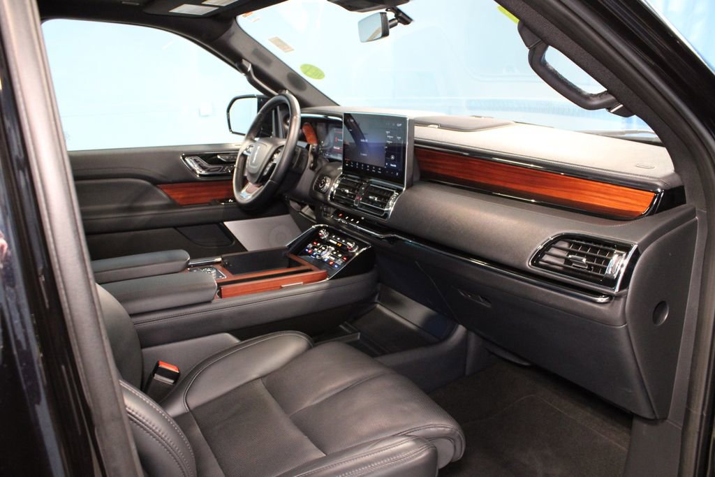 Used 2024 Lincoln Navigator L Reserve image 24
