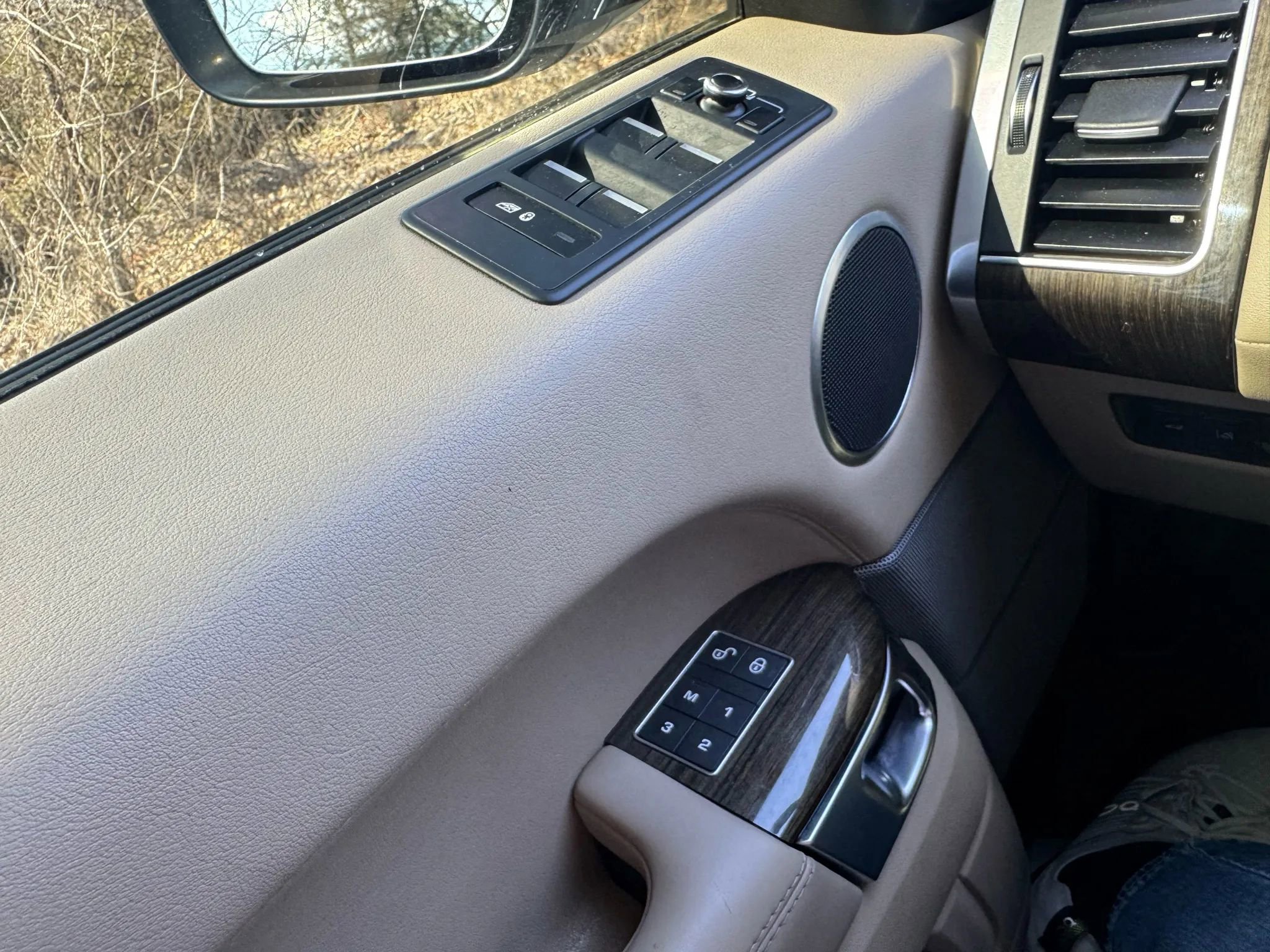 Used 2017 Land Rover Range Rover Sport HSE image 34