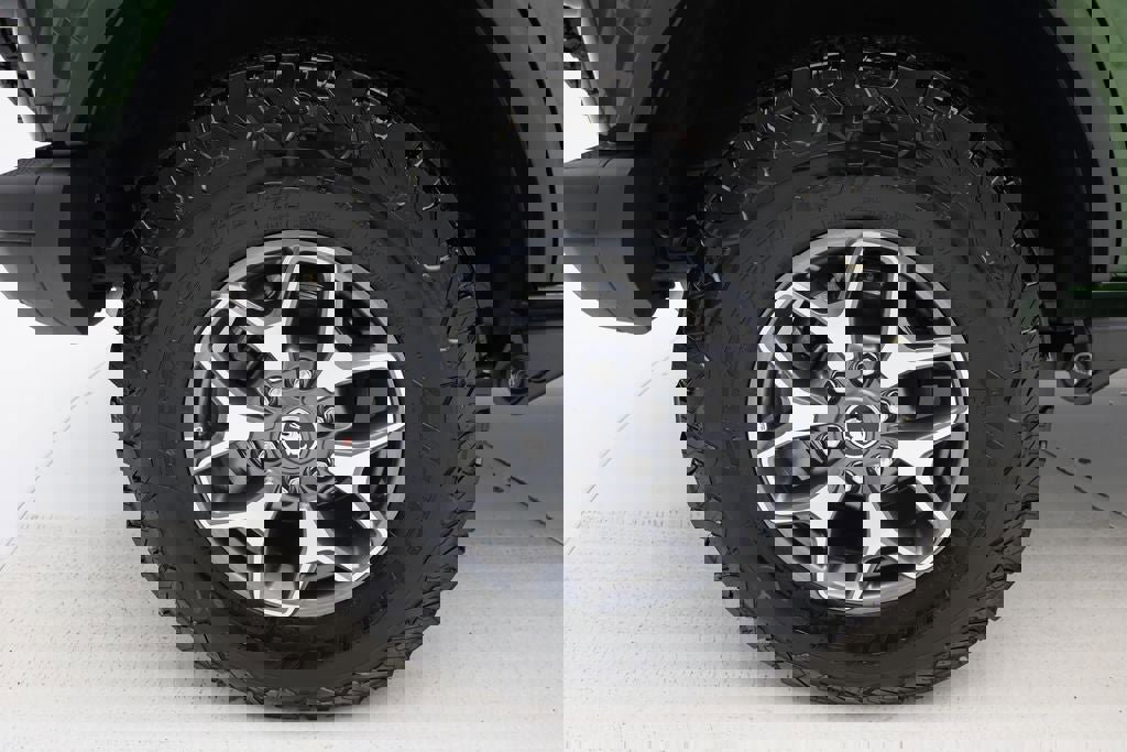 Used 2025 Ford Bronco Badlands image 10