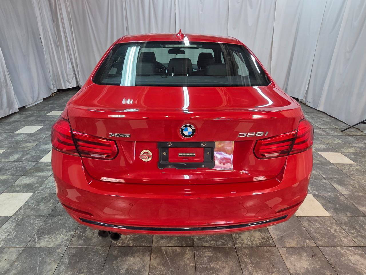 Used 2016 BMW 328i xDrive Sedan AWD/4WD image 4