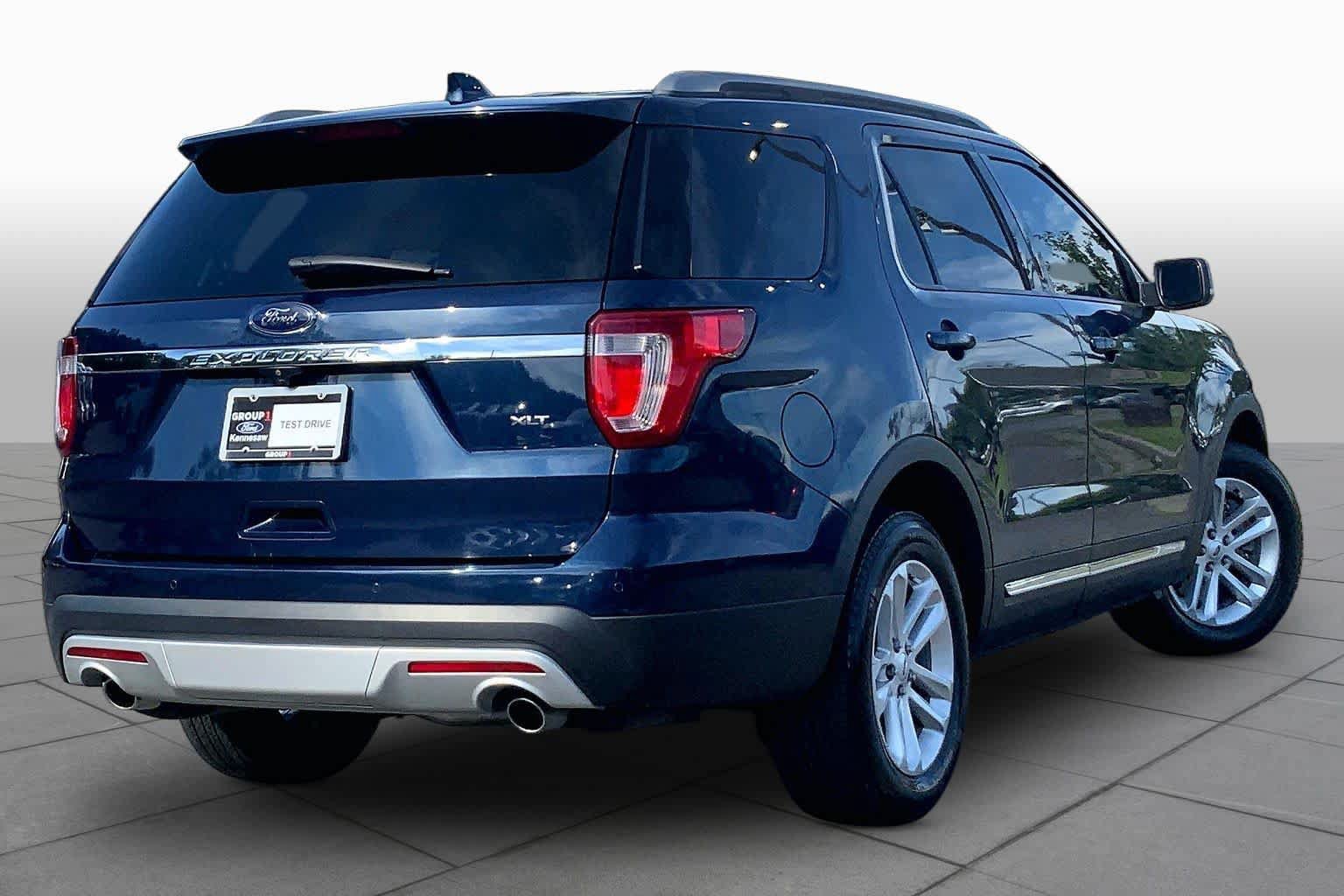 Used 2017 Ford Explorer XLT w/ Equipment Group 202A FWD image 13
