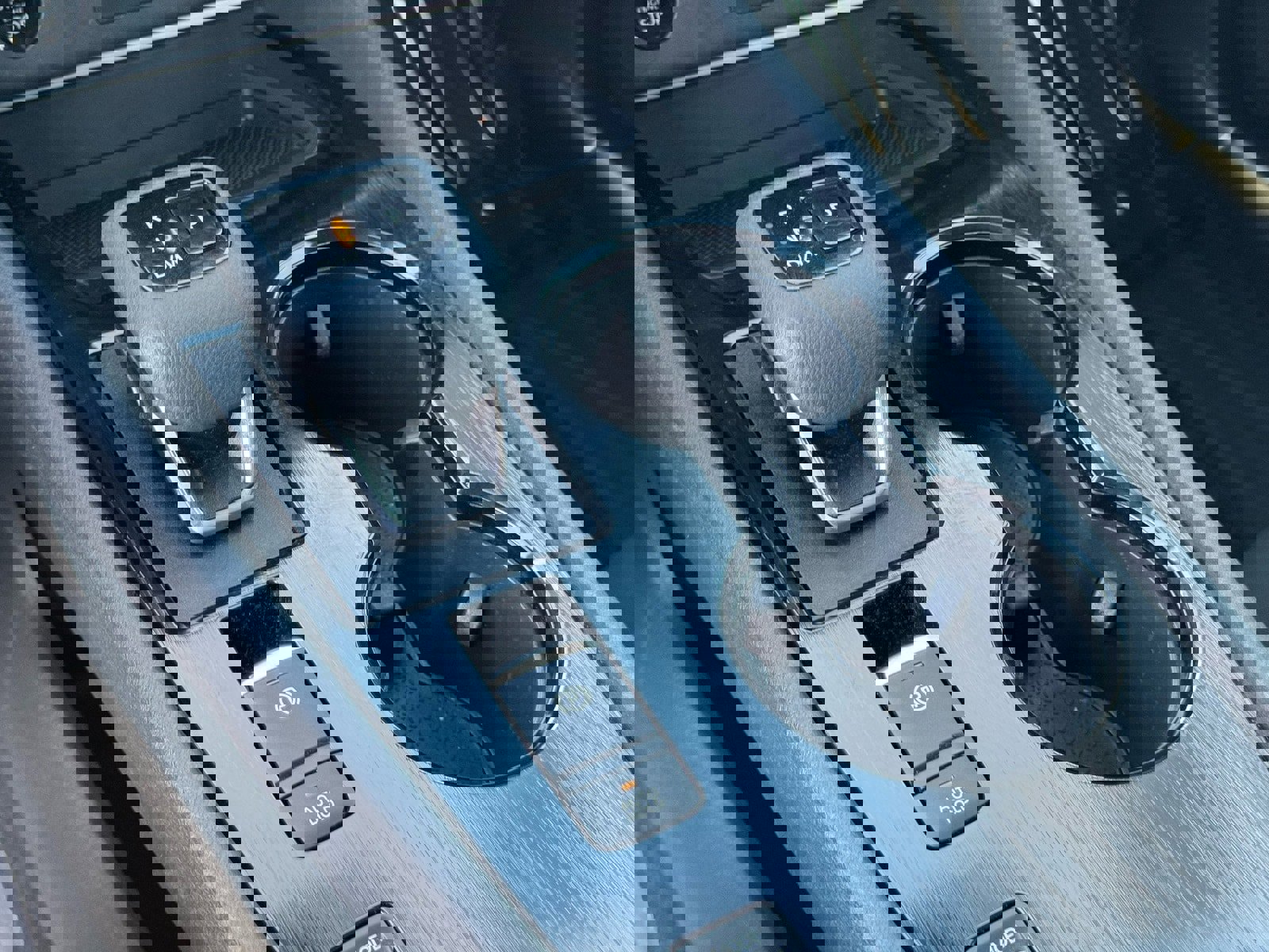 Used 2025 Nissan Rogue S image 32