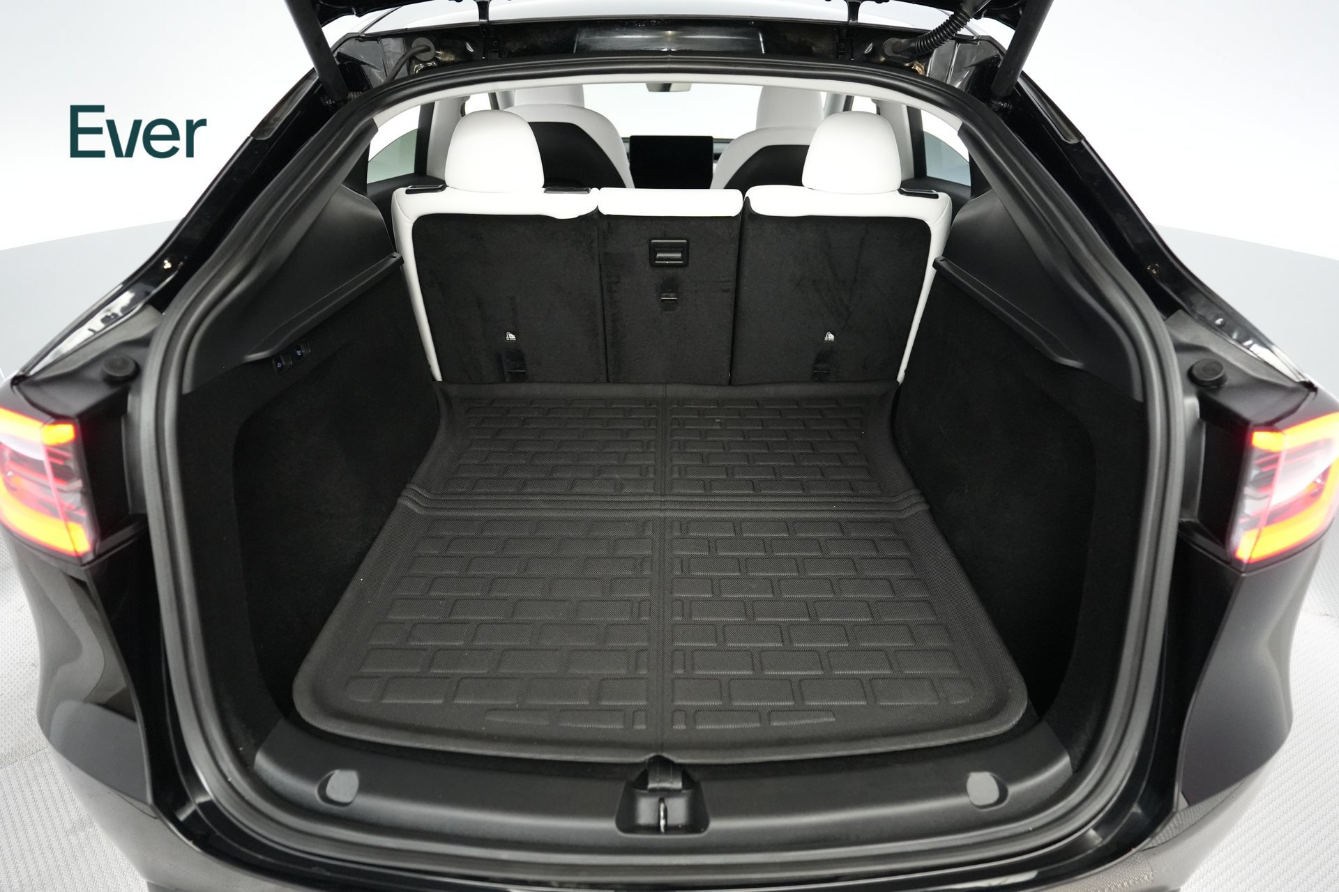 Used 2025 Tesla Model Y Long Range RWD image 8