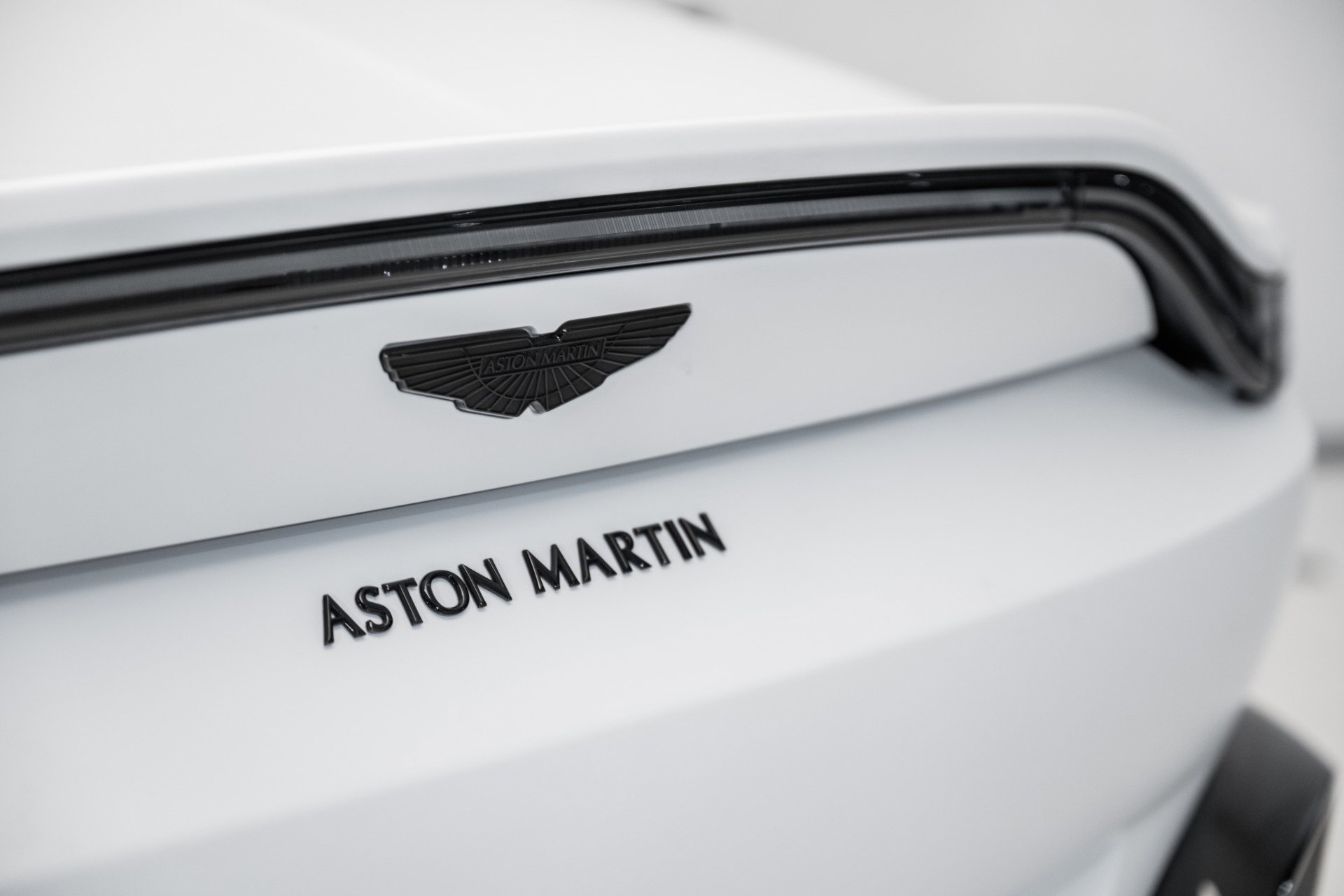 Used 2023 Aston Martin V8 Vantage Roadster image 8