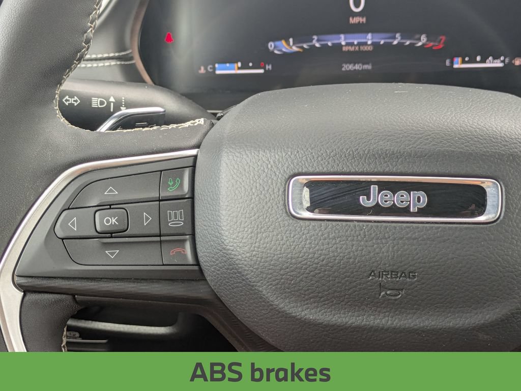 Used 2025 Jeep Grand Cherokee Altitude AWD/4WD image 20