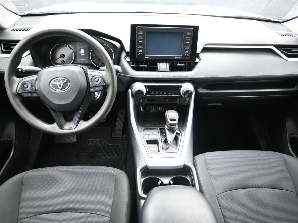 Used 2020 Toyota RAV4 LE FWD image 15