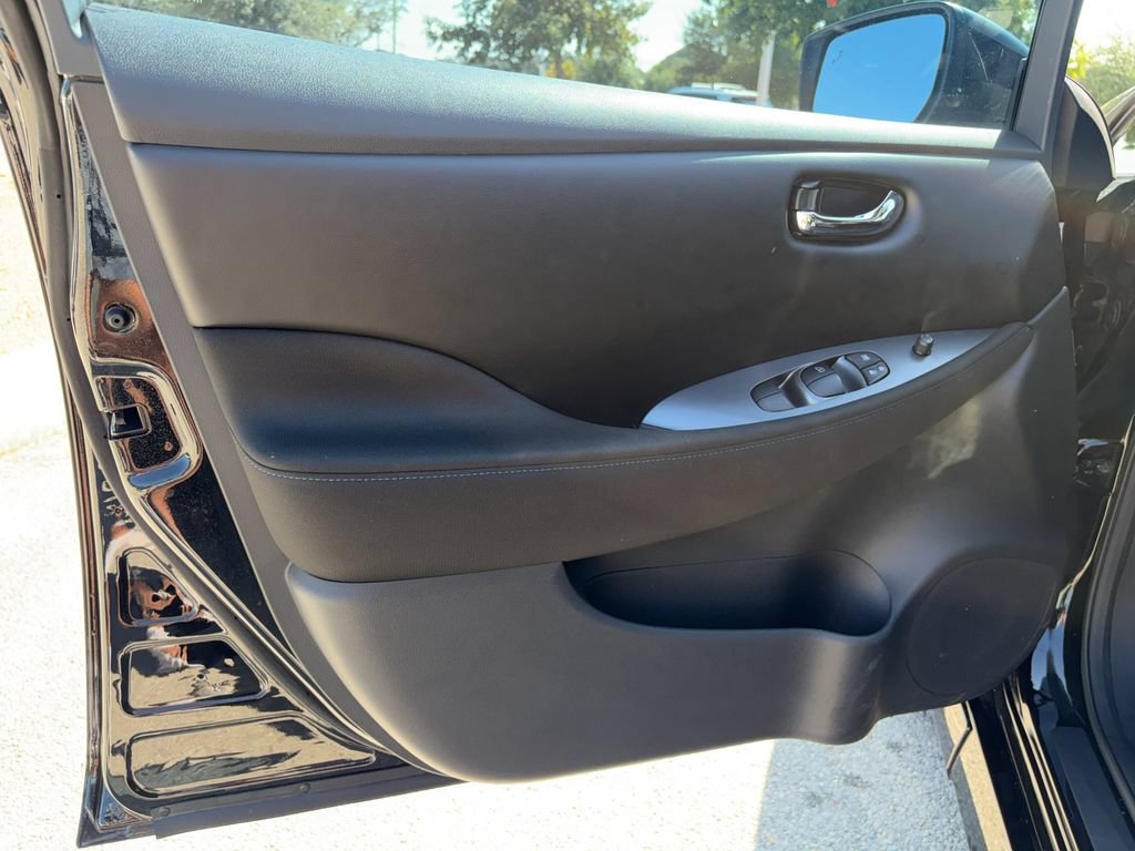 Used 2025 Nissan Leaf S FWD image 19