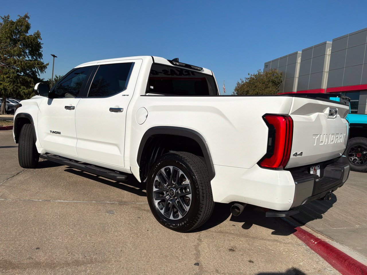 Used 2024 Toyota Tundra Limited w/ Power Package AWD/4WD image 8