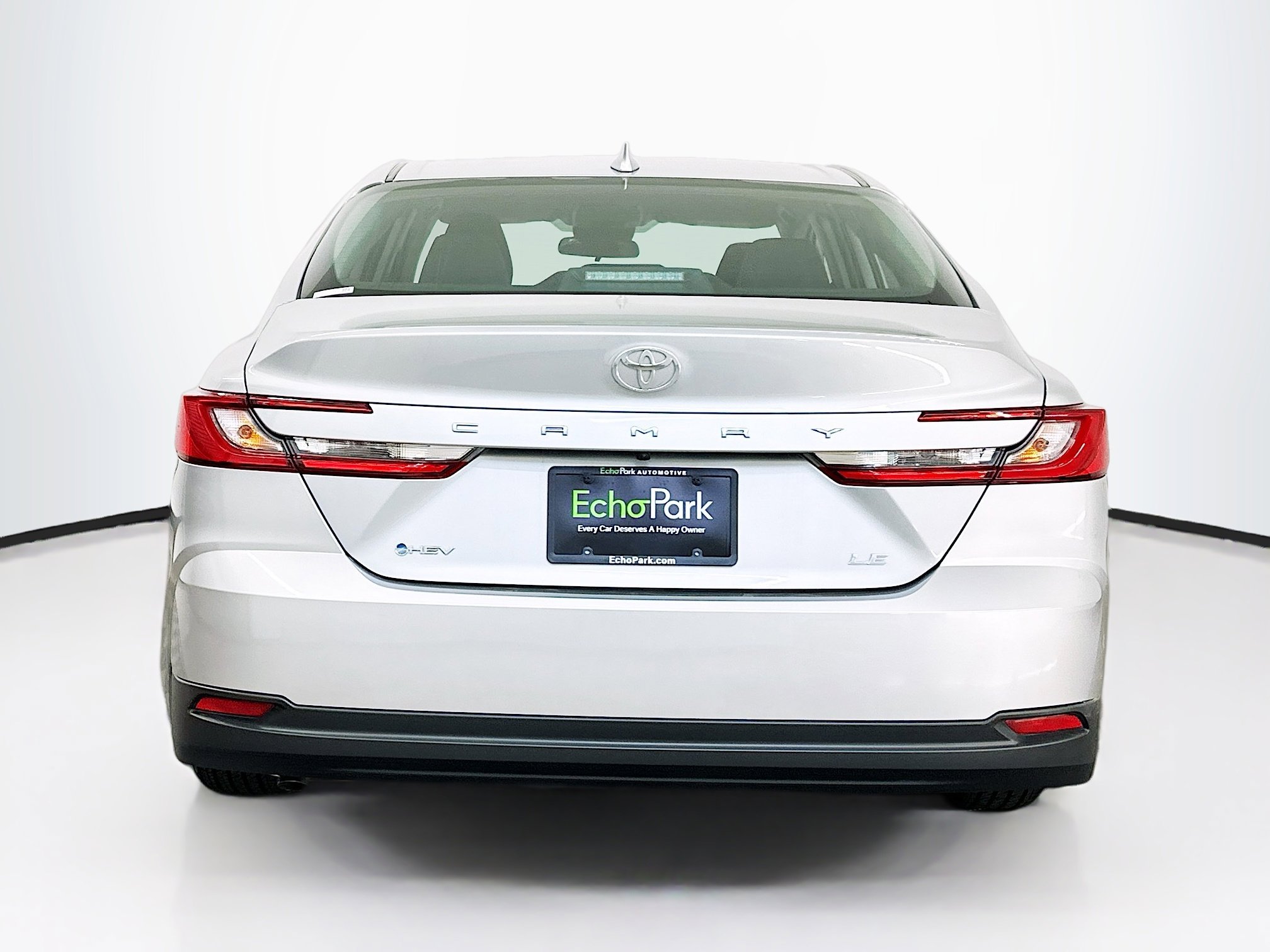 Used 2025 Toyota Camry LE image 7