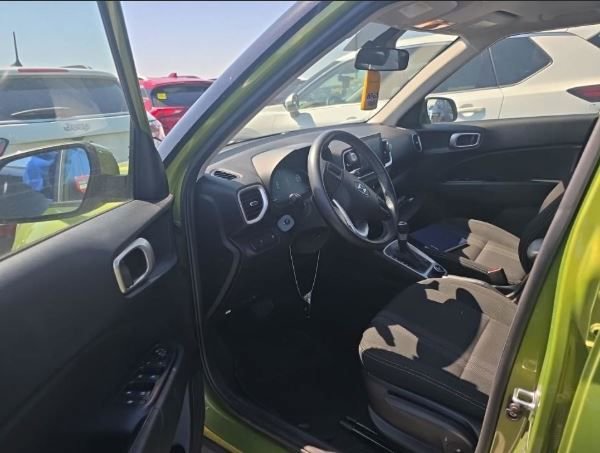 Used 2024 Hyundai Venue SEL FWD image 5