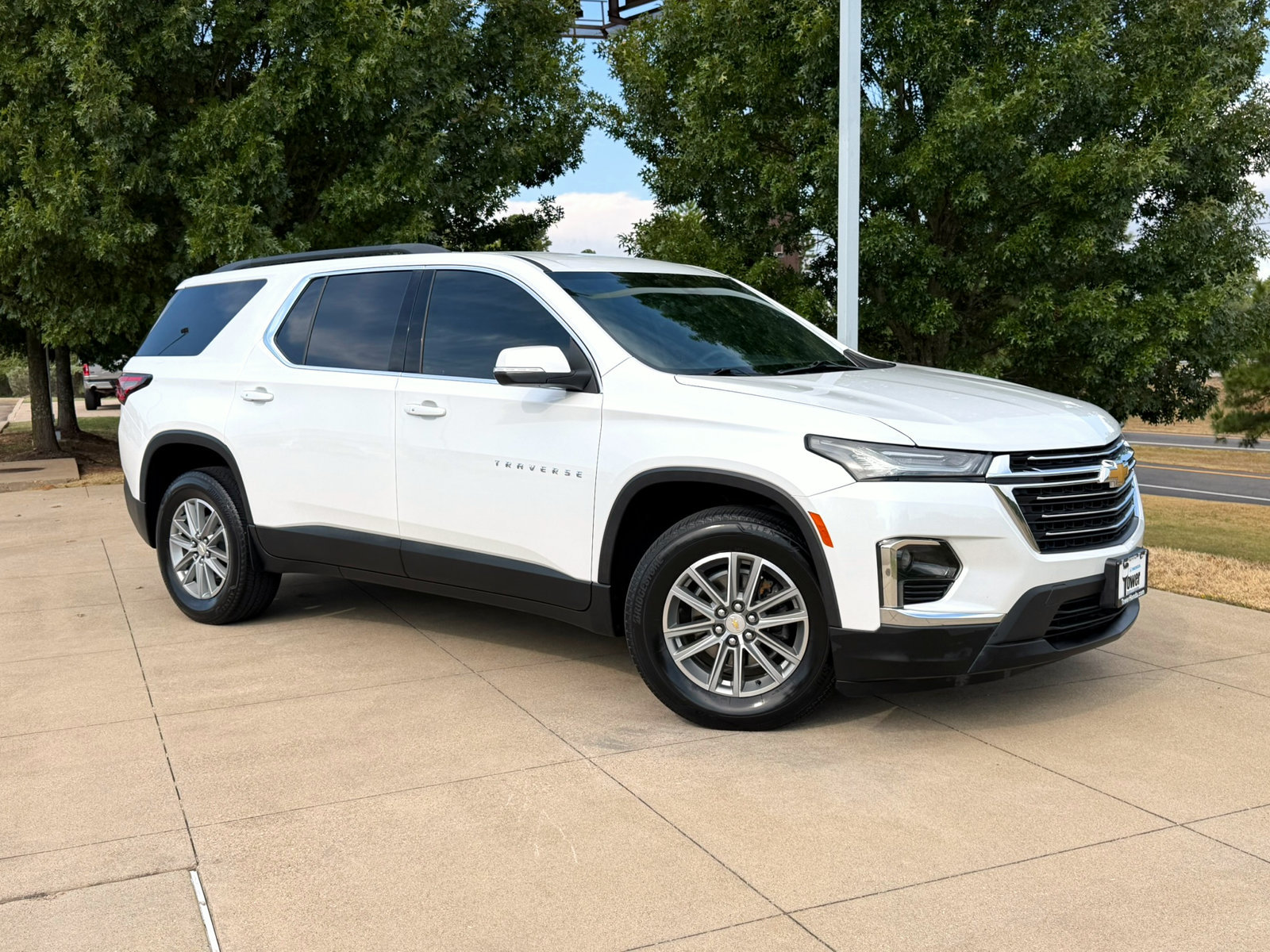 Used 2023 Chevrolet Traverse LT