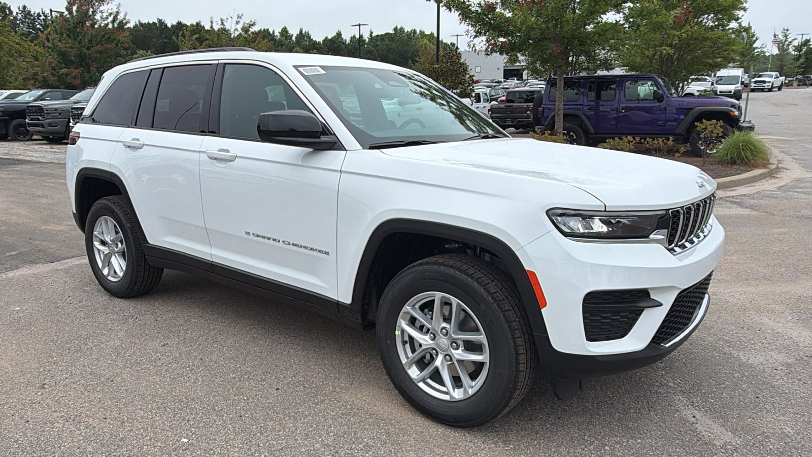 New 2026 Jeep Grand Cherokee Laredo RWD image 5