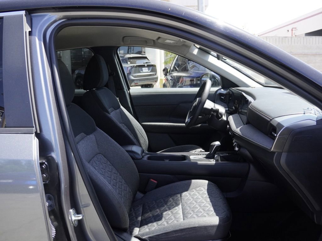 Used 2025 Nissan Kicks SV w/ Charging Package FWD image 15