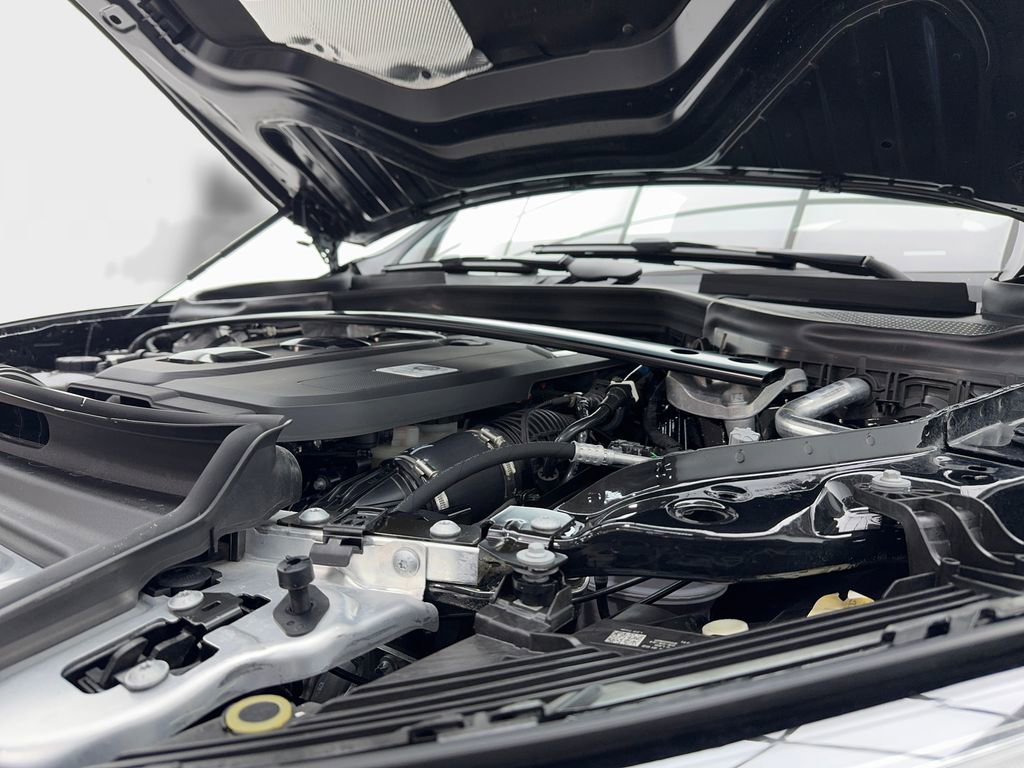 Used 2025 Mercedes-Benz GLC 43 AMG 4MATIC image 17