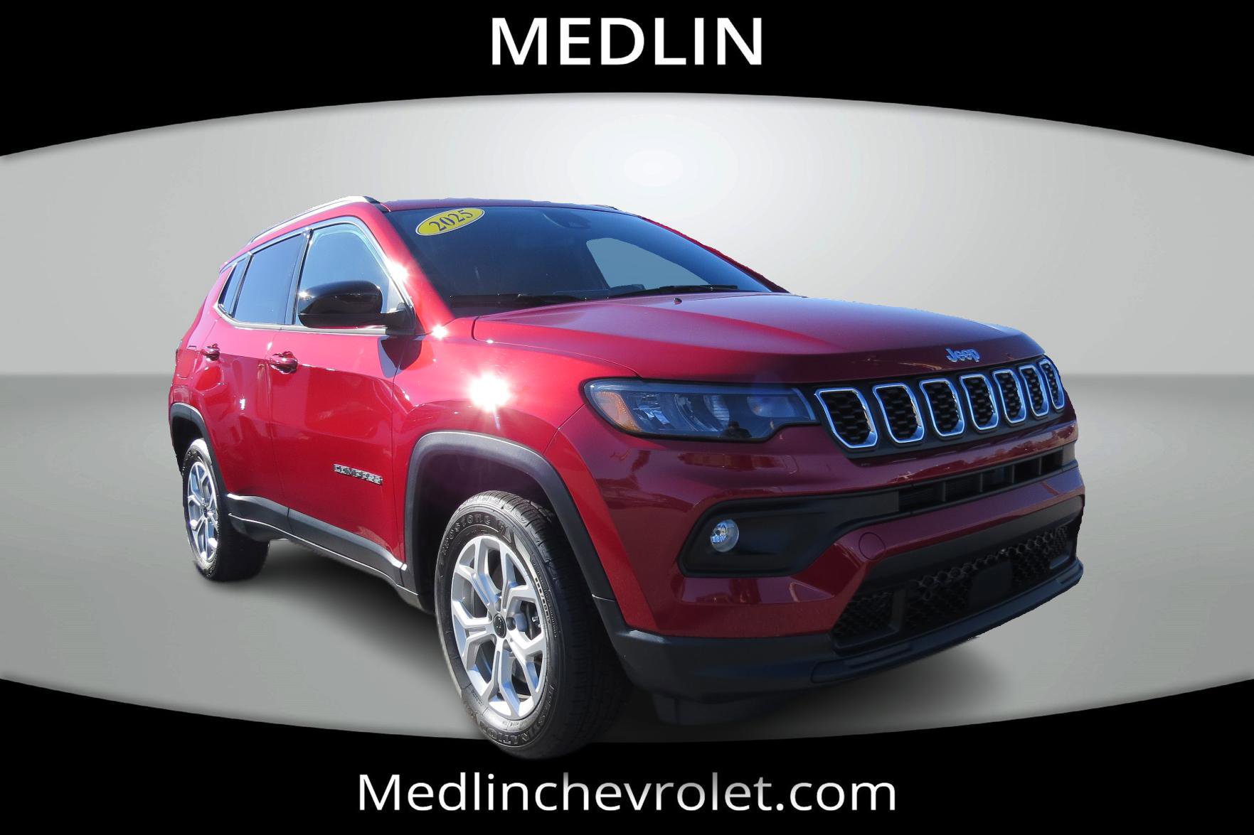 Used 2025 Jeep Compass Latitude image 2