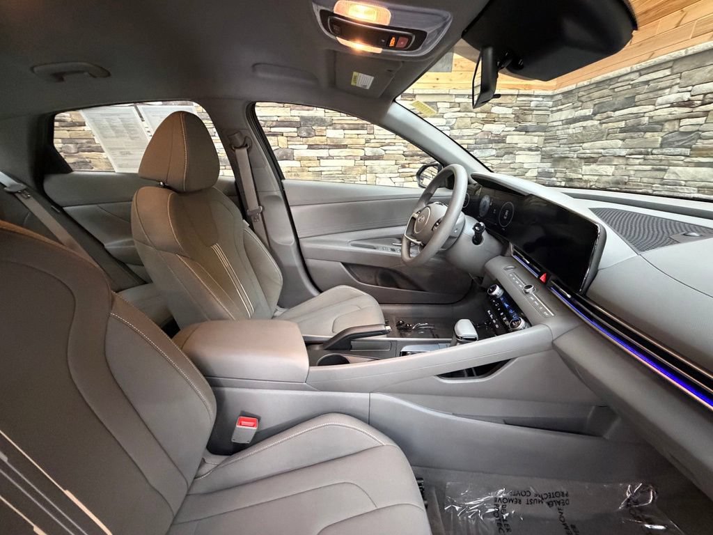 Used 2024 Hyundai Elantra SEL FWD image 26