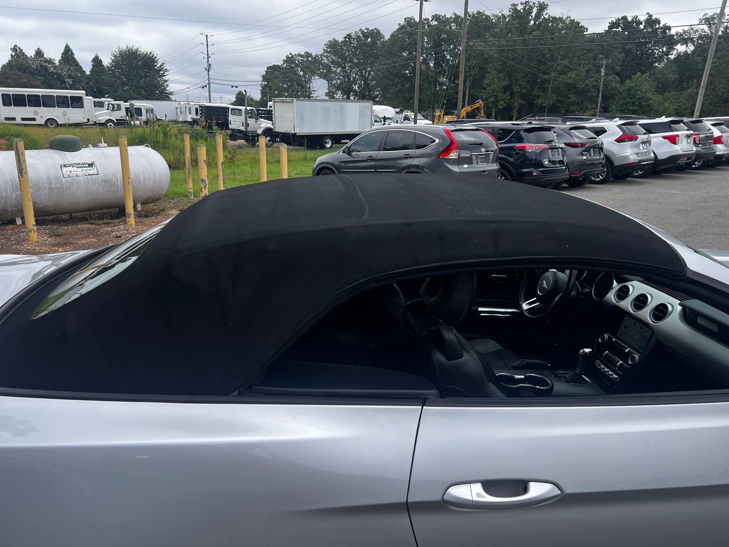 Used 2017 Ford Mustang Premium image 33