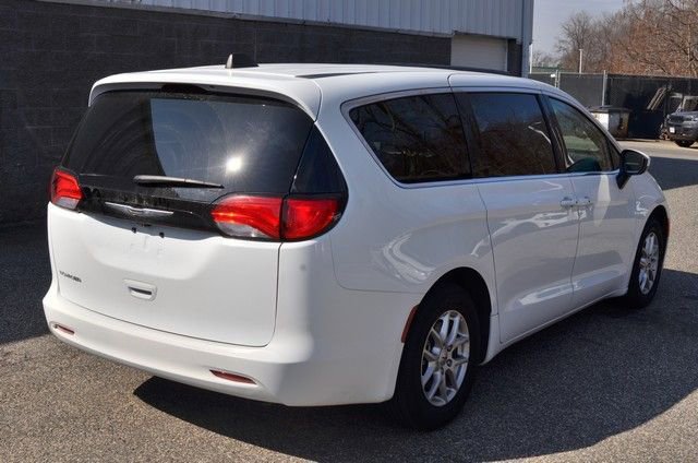 Used 2023 Chrysler Voyager LX image 8