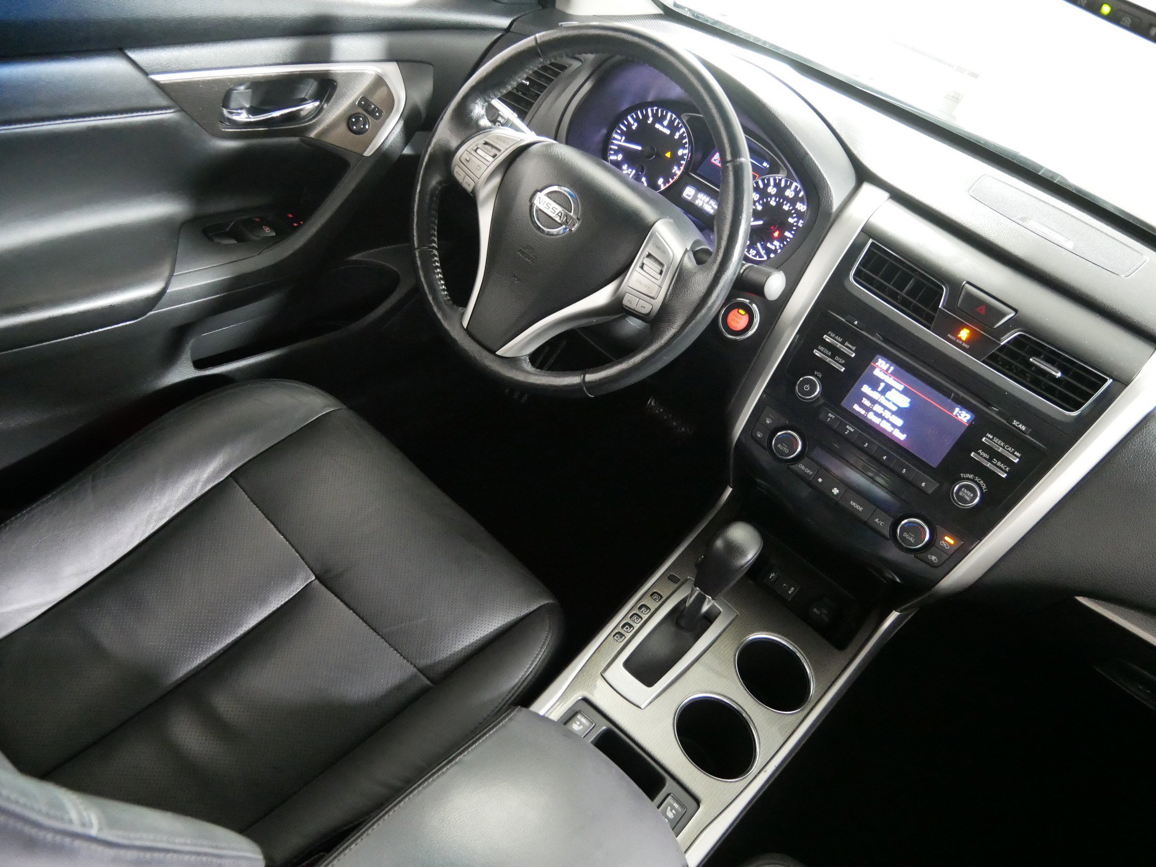 Used 2014 Nissan Altima 2.5 SL w/ Moonroof Package FWD image 9