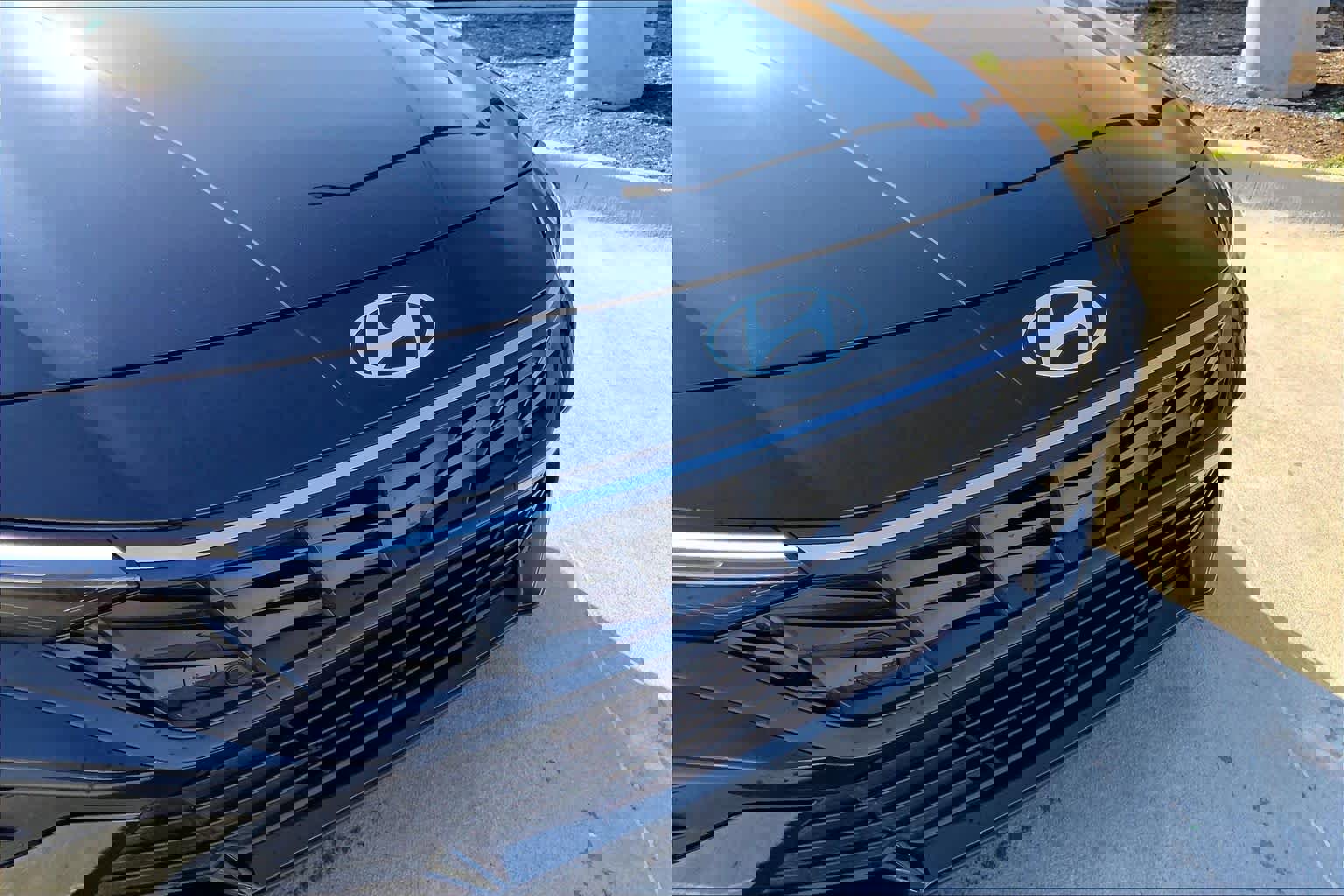 Used 2025 Hyundai Elantra Sport image 30