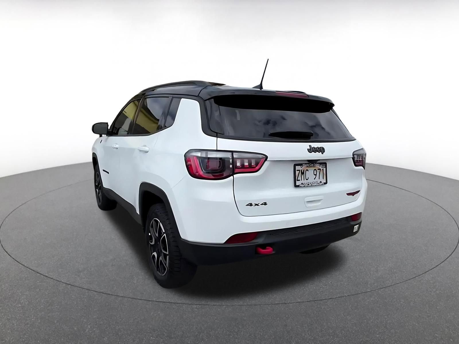Used 2025 Jeep Compass Trailhawk AWD/4WD image 11