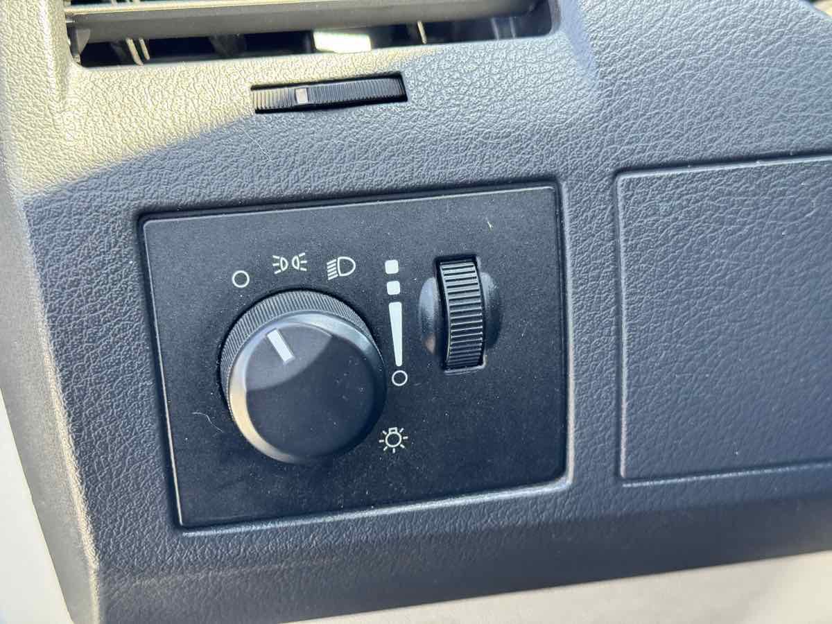 Used 2010 Dodge Grand Caravan SE w/ Climate Group FWD image 41
