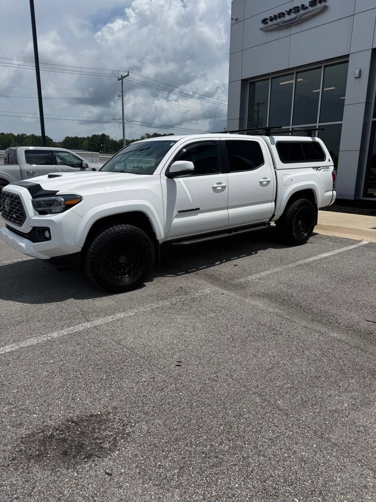 Used 2022 Toyota Tacoma TRD Sport w/ TRD Premium Sport Package AWD/4WD image 8