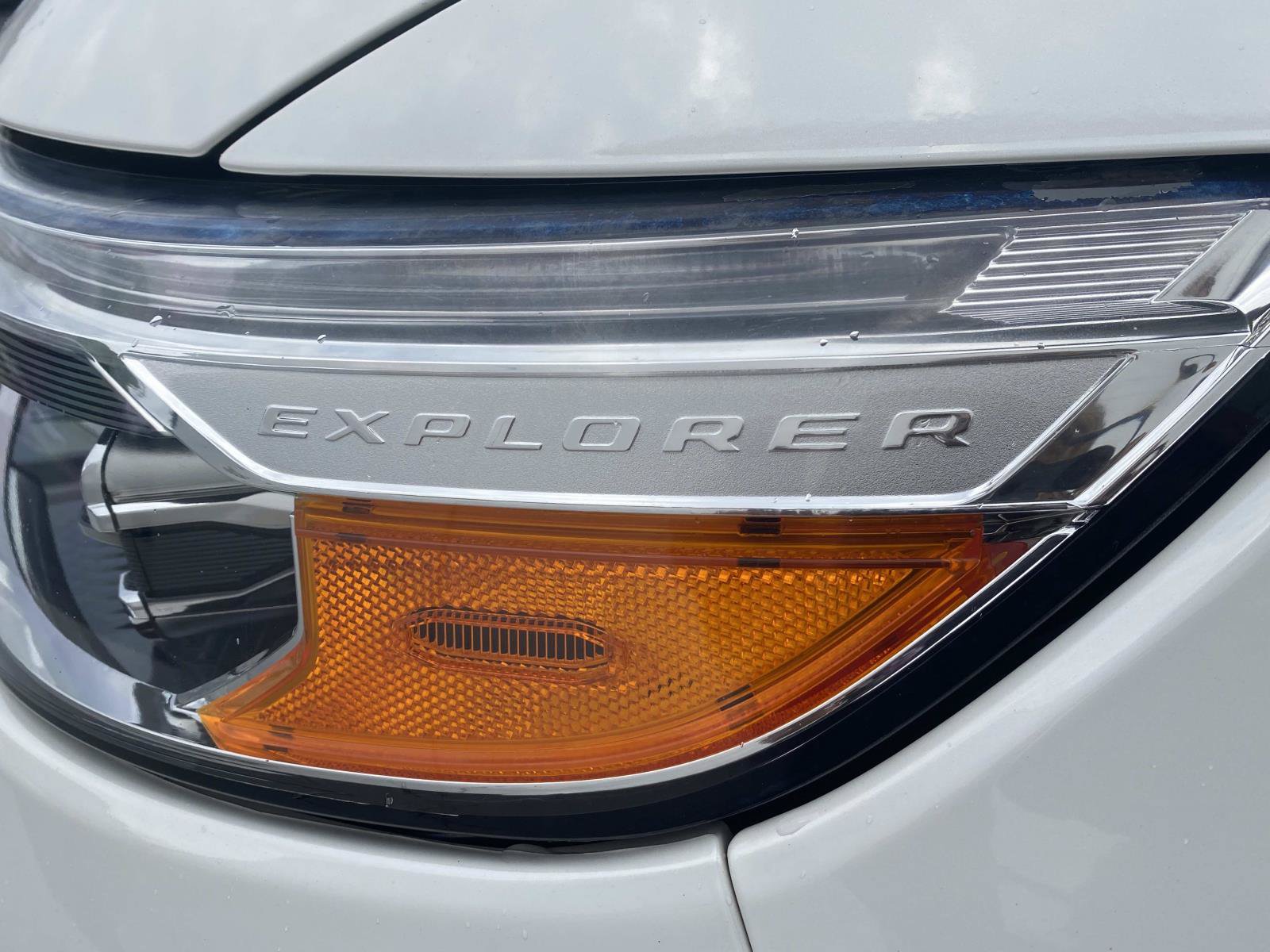 Used 2022 Ford Explorer XLT w/ Equipment Group 202A AWD/4WD image 12